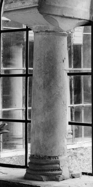 colonna, serie - maestranze cistercensi (sec. XII)